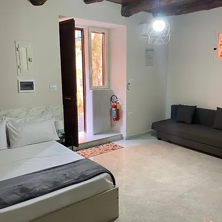 Vincent's House Naples